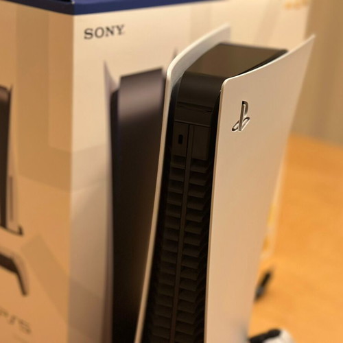 PlayStation 5 and DualSense like new, with box, 1TB