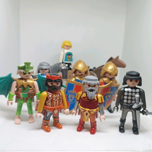 Playmobil knights and horses used, pack of 12 pieces