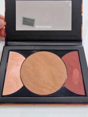 Seventeen Glow Pallete used