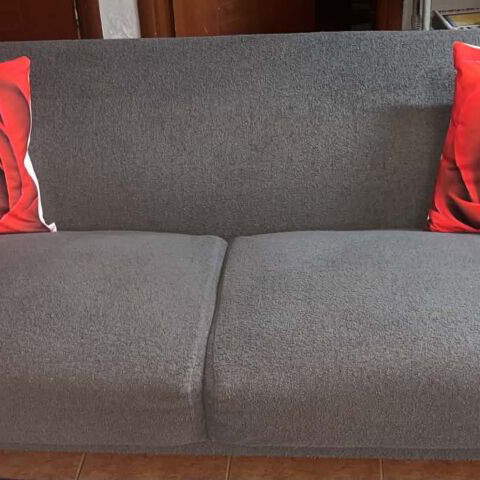 Two-seater sofa gray like new with wooden legs and recliner gift