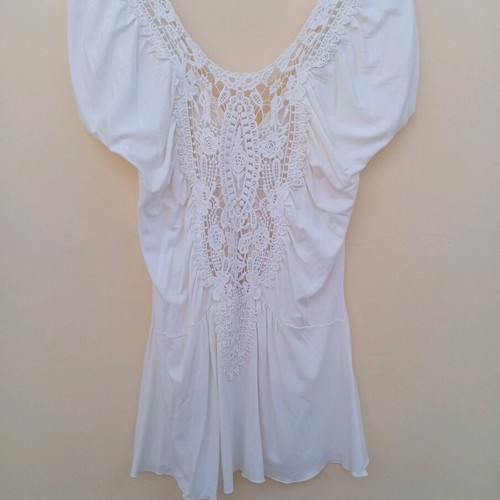 Blouses white and black with lace like new, short sleeve