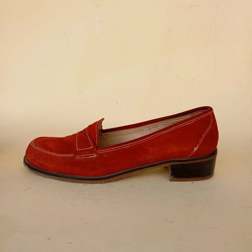 Vavoulas castor moccasins used, brick color