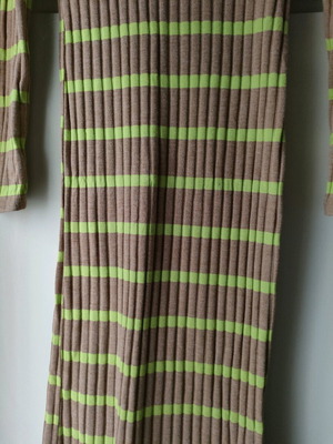 Φόρεμα Bodycon Sinsay σαν καινούργιο, μπεζ και πράσινο, μέγεθος M