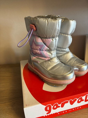Garvalin boots size 29 waterproof like new with synthetic fur