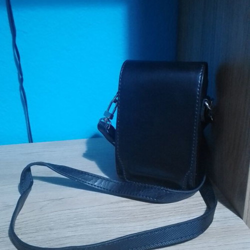 Camera case with shoulder strap, like new, leatherette