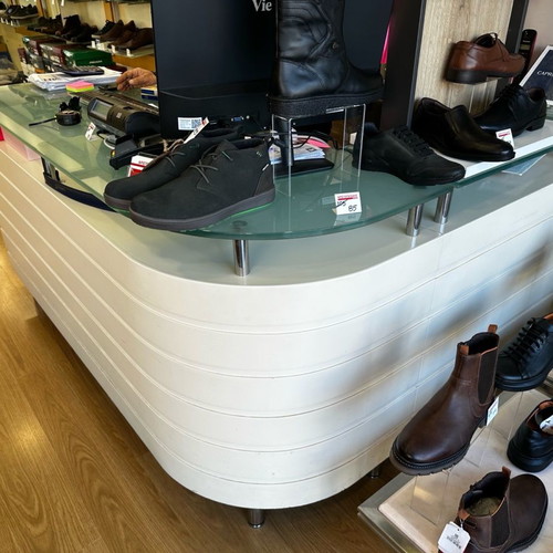 Γωνιακό γραφείο μεταχειρισμένο 180x135cm με 5 συρτάρια και ντουλάπι