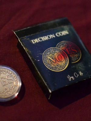 Magic decision coin Yes or No new in acrylic case