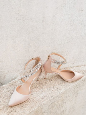 Badgley Mischka bridal shoes size 39 like new, pink sandals