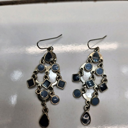 Dangling earrings like new in shades of blue