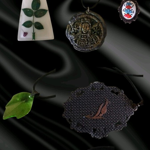 Various types of necklaces used, set of 5 pieces