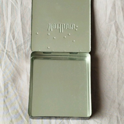 Collectible metal Marlboro case like new