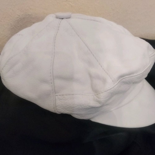 Women's hat like new, size M, white