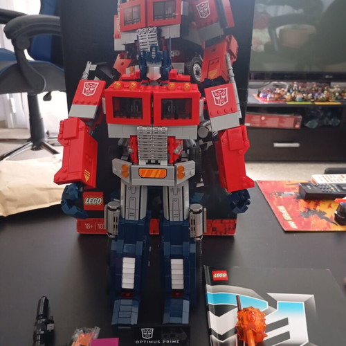 Lego Optimus Prime 10302 like new with instructions and spare parts