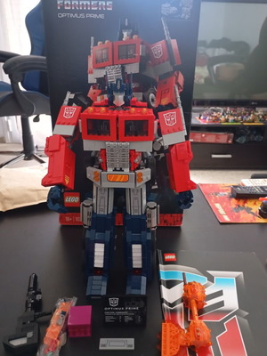 Lego Optimus Prime 10302 like new with instructions and spare parts