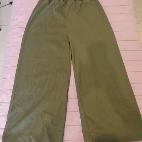 Women's set olive with pants and blouse like new