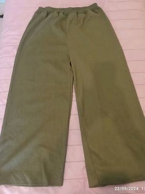 Women's set olive with pants and blouse like new