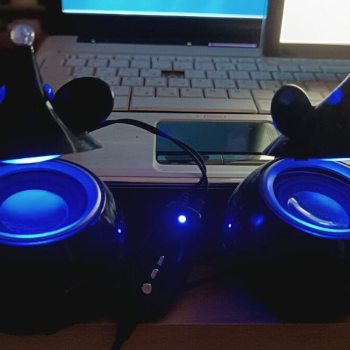 Satzuma USB speakers used with blue LED light, mouse shape