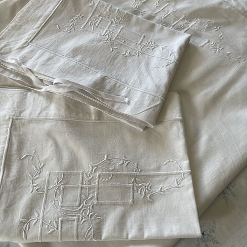 Vintage embroidered double bed sheet set with pillowcases used