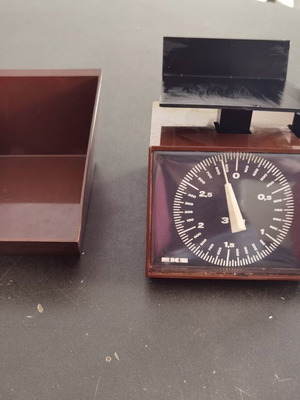 Old-style scale in good condition