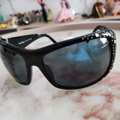 Salvatore Ferragamo sunglasses like new, black