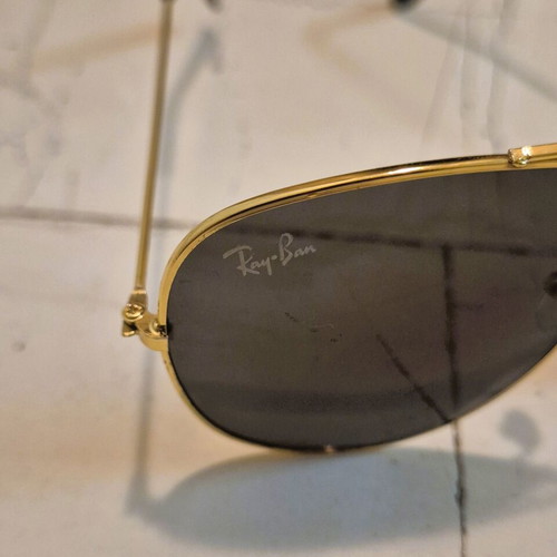 Ray Ban Aviator sunglasses used, gold frame, black temples, gray lenses