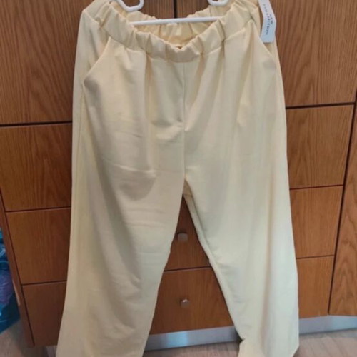 Yellow women's suit set like new, crepe fabric