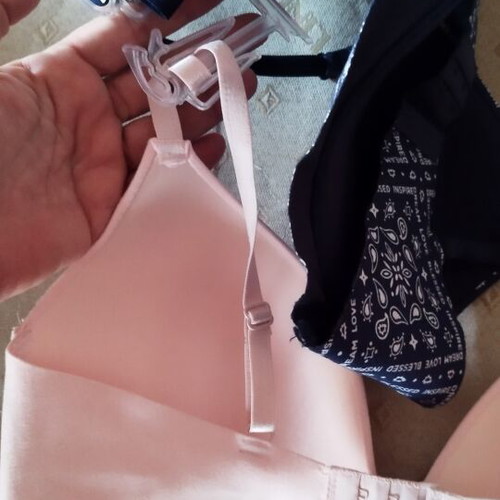 Set of 2 bras, size 36D/100E, blue and pink