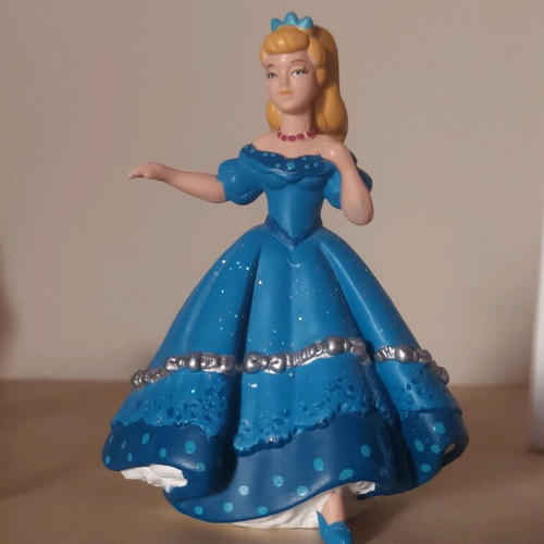 Dancing Princess Papo Blue Version like new, 2003