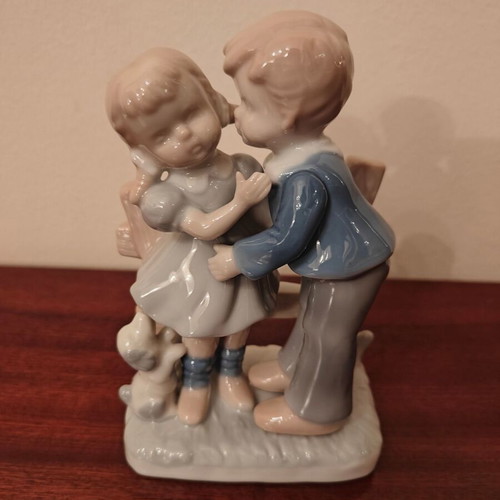 Porcelain figurine used, antique