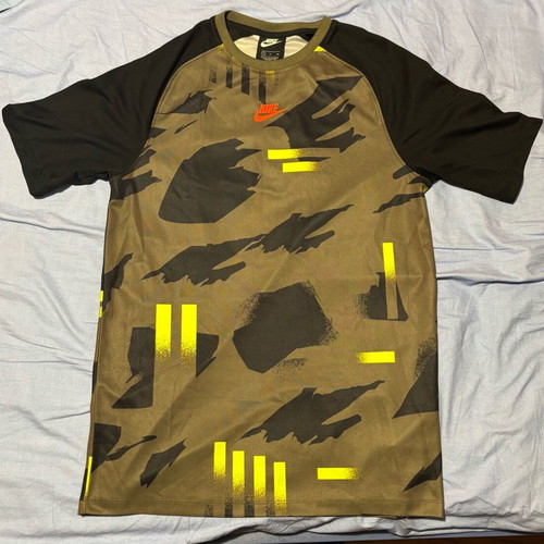 Nike training shirt size Small like new