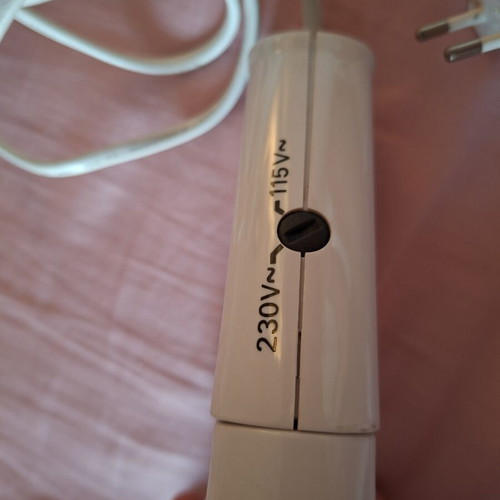 Travel hairdryer like new, dual voltage 230/115V