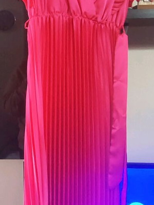 Fuchsia dress new, one size