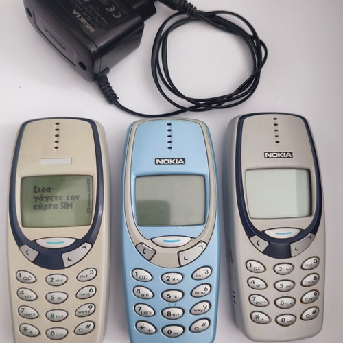 Nokia 3310 Classic Phone used with charger, retro vintage model