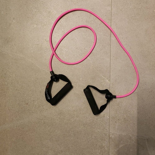 Gear up resistance band with non-slip handles like new