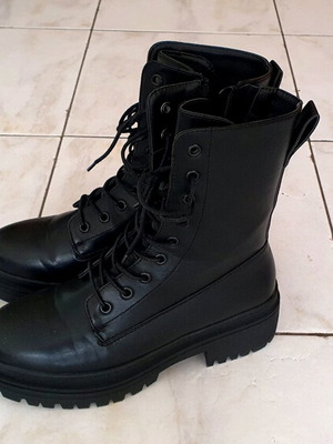 About you Black boots combat style like new, size 39