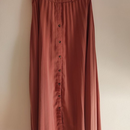 Stradivarius midi pleated skirt like new, peach color, sizes XS and S
