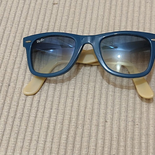 Ray-Ban Original Wayfarer RB2140 sunglasses like new, blue beige