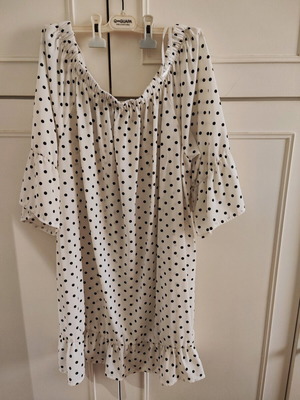 Honey polka dot blouse dress like new, sizes Small to 4XL, black-white