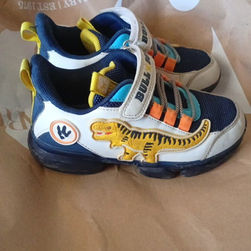 Bull Boys No30 athletic shoes used, light-up dinosaur eye