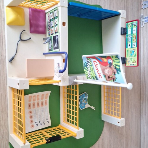 Clinic Station Playmobil Geobra 2007 like new