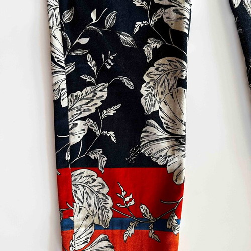 Zara Capri Pants like new, blue with red and cream patterns