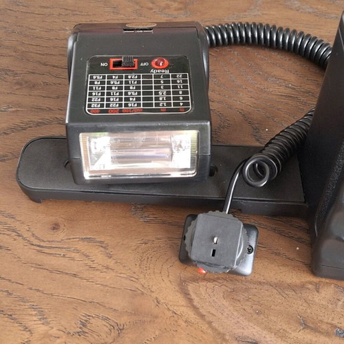 Flash used, functional in very good condition