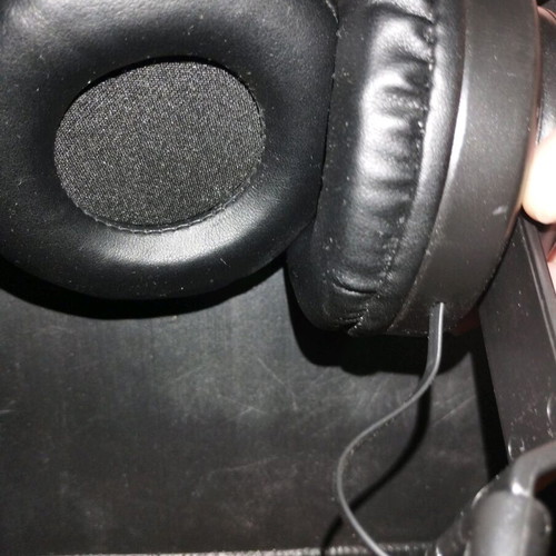 Wireless headphones like new with charger and case