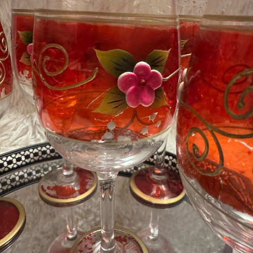 Venetian stemmed glasses like new, set of 6 with red design