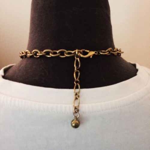 Gold-colored necklace with feathers and chain new