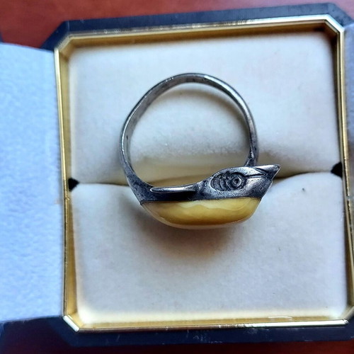 Vintage dolphin-shaped ring with yellow amber stone like new