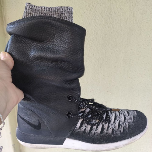 Nike women's athletic boots used, size 38, black and white