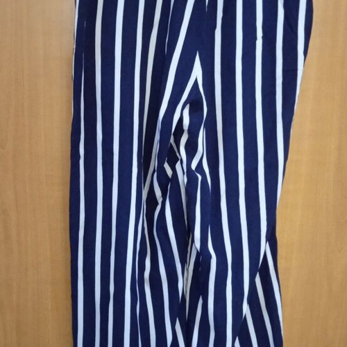 Short pants like new, dark blue, size medium