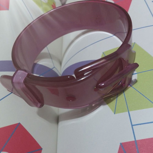 Bracelet with belt design, lilac color