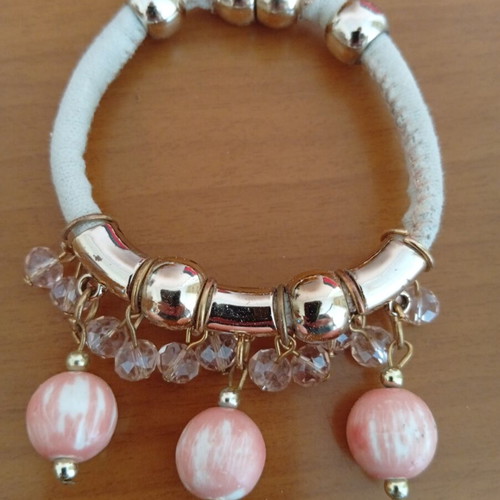 Bracelet with magnetic clasp